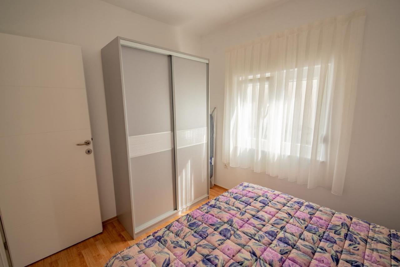 Apartman Bozica Apartment วีร์ ภายนอก รูปภาพ