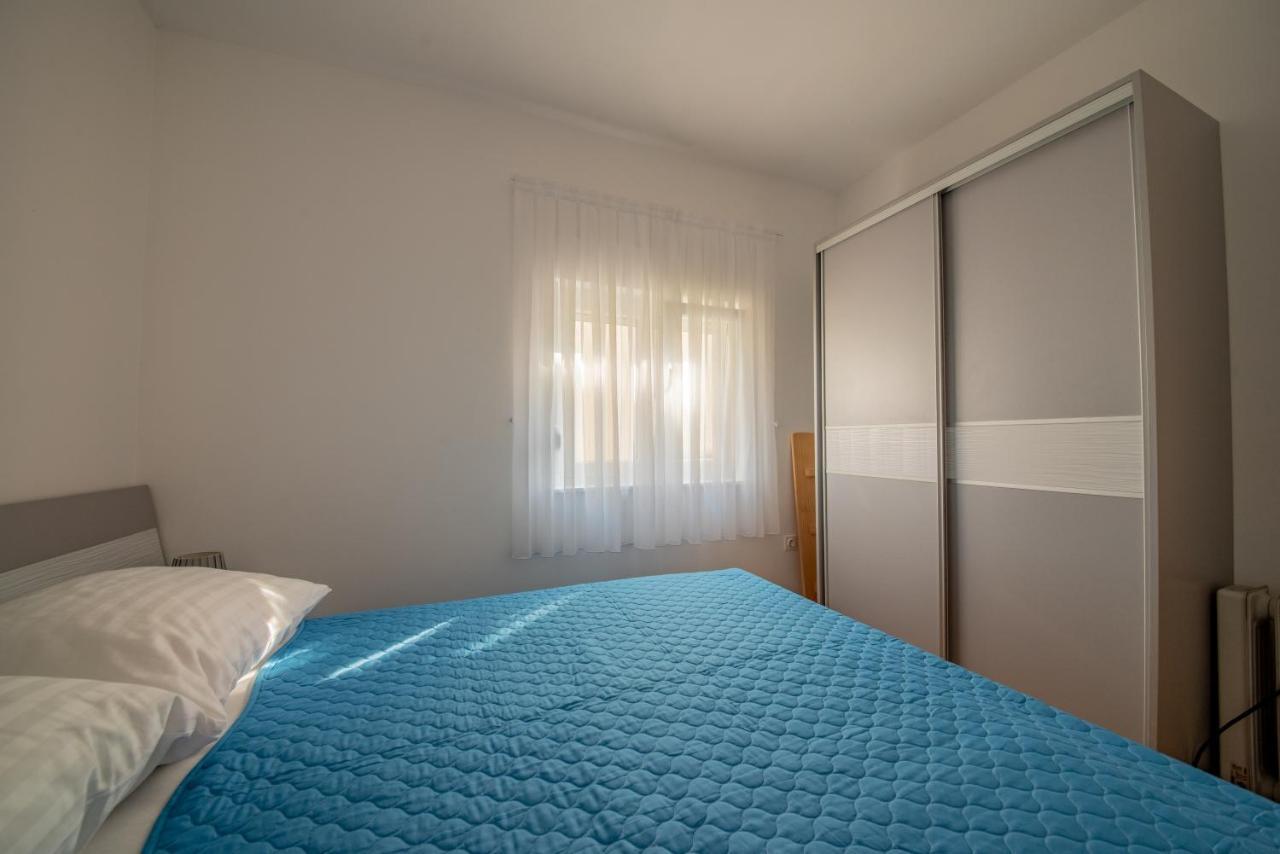 Apartman Bozica Apartment วีร์ ภายนอก รูปภาพ